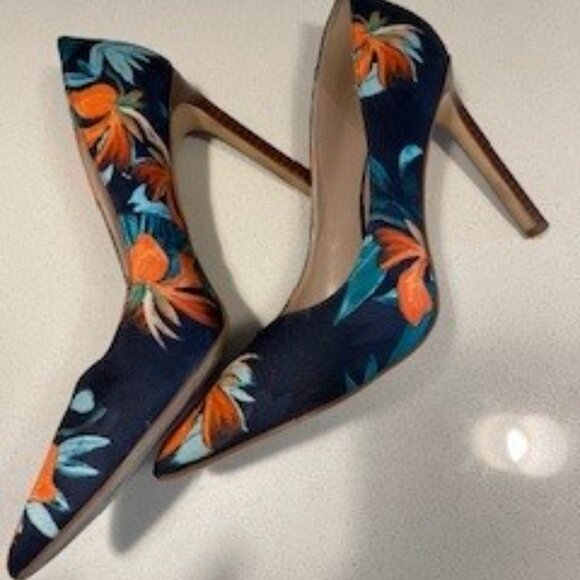 Nine West- Navy and Tropical floral stiletto- Size 9 - Picture 6 of 13